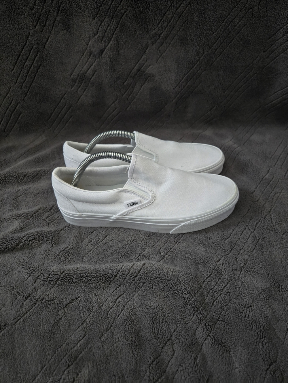 Vans Classic Slip-On Shoes Womens Sz 7.5 Casual Sneakers White Canvas.